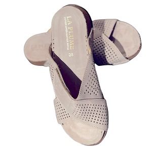 La Plume Pewter Gray Adjustable Slide Sandals EU 38 / US 7.5